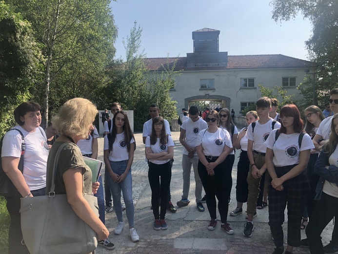 Pielgrzymka stypendystów Funduszu im. bł. ks. Szramka do Dachau