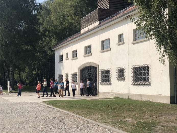 Pielgrzymka stypendystów Funduszu im. bł. ks. Szramka do Dachau