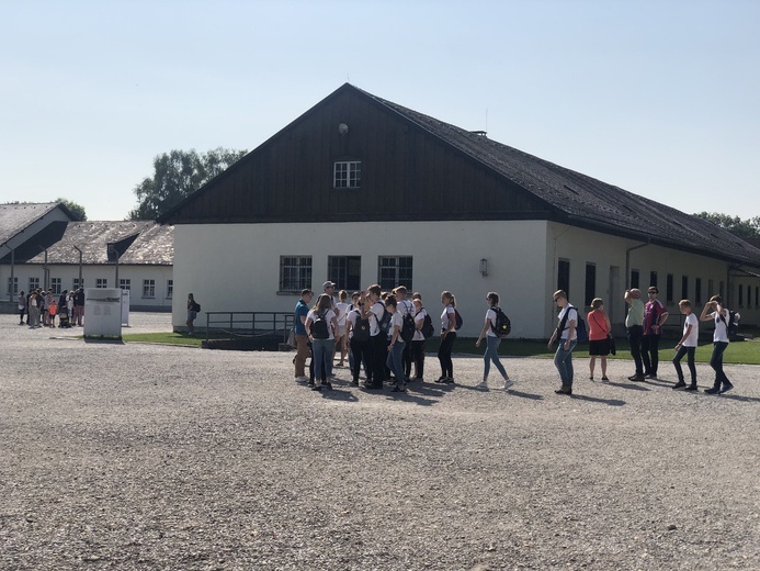 Pielgrzymka stypendystów Funduszu im. bł. ks. Szramka do Dachau