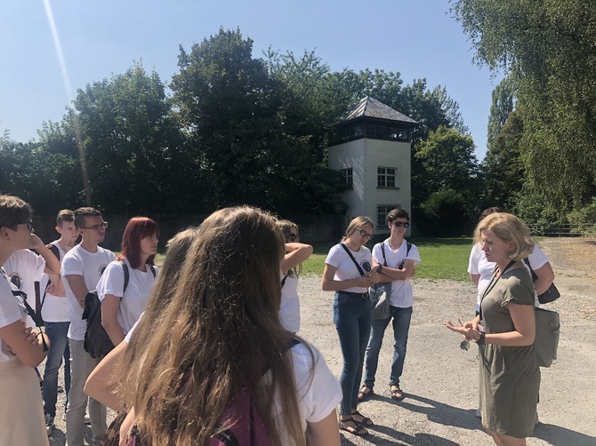 Pielgrzymka stypendystów Funduszu im. bł. ks. Szramka do Dachau