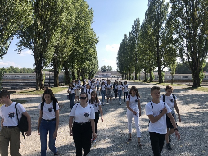 Pielgrzymka stypendystów Funduszu im. bł. ks. Szramka do Dachau