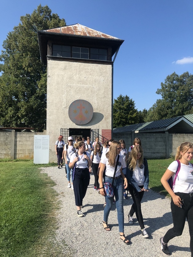 Pielgrzymka stypendystów Funduszu im. bł. ks. Szramka do Dachau