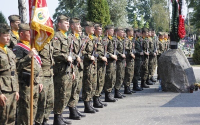 W Żyrardowie obchodom rocznicy towarzyszyła asysta honorowa 37. Sochaczewskiego Dywizjonu Rakietowego Obrony Powietrznej.