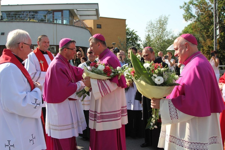 Spotkanie biskupów na moście granicznym na Olzie.