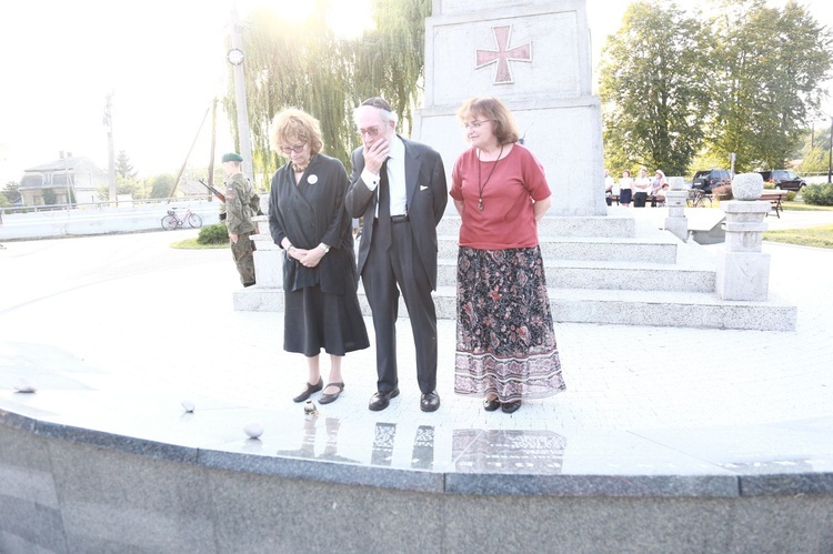 Obchody w Borzęcinie Górnym