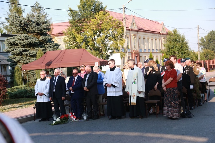 Obchody w Borzęcinie Górnym