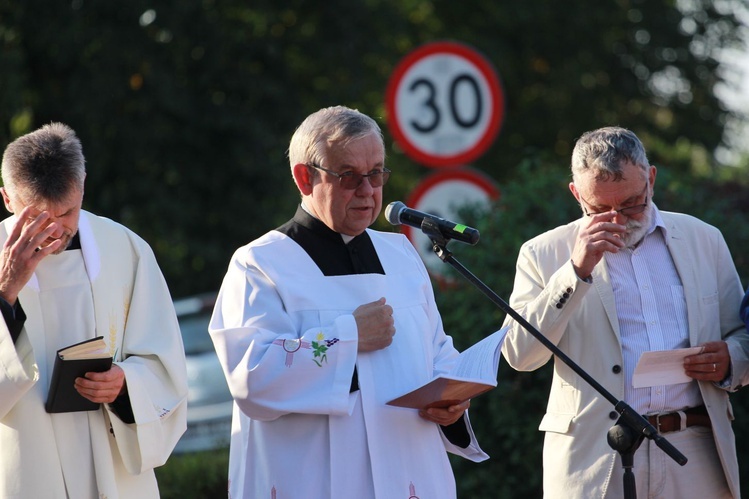 Obchody w Borzęcinie Górnym