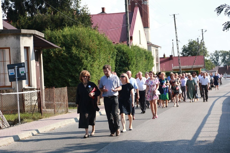 Obchody w Borzęcinie Górnym