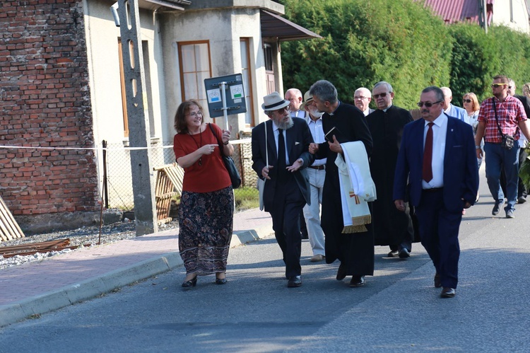 Obchody w Borzęcinie Górnym