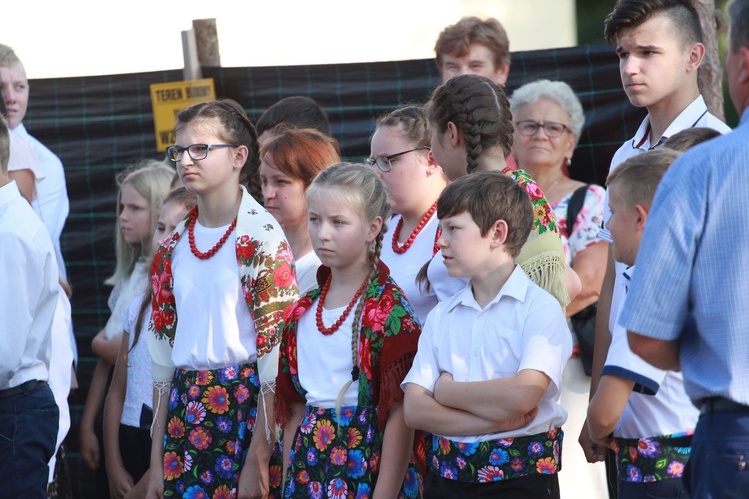 Obchody w Borzęcinie Górnym