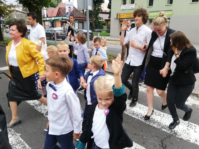 Bezpieczna droga do szkoły na inaugurację nowego roku szkolnego w Sosnowcu