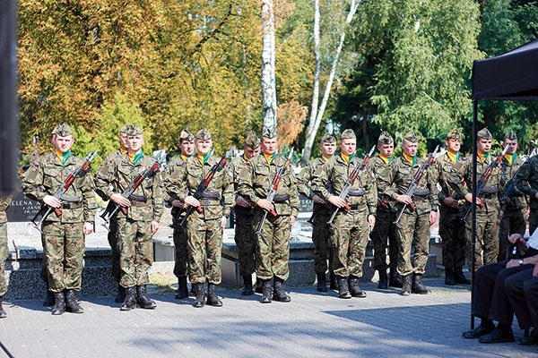 ▲	W Żyrardowie asystę honorową pełnił 37 Sochaczewski Dywizjon Rakietowy Obrony Powietrznej.