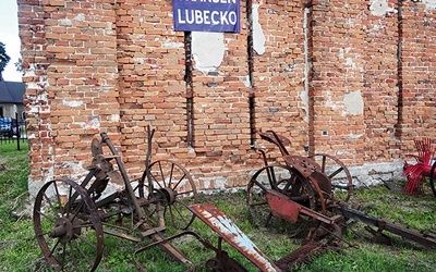 Placówka mieści się nieopodal lubeckiego kościoła.