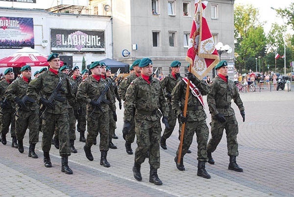 Uroczystość na placu im. J. Piłsudskiego.