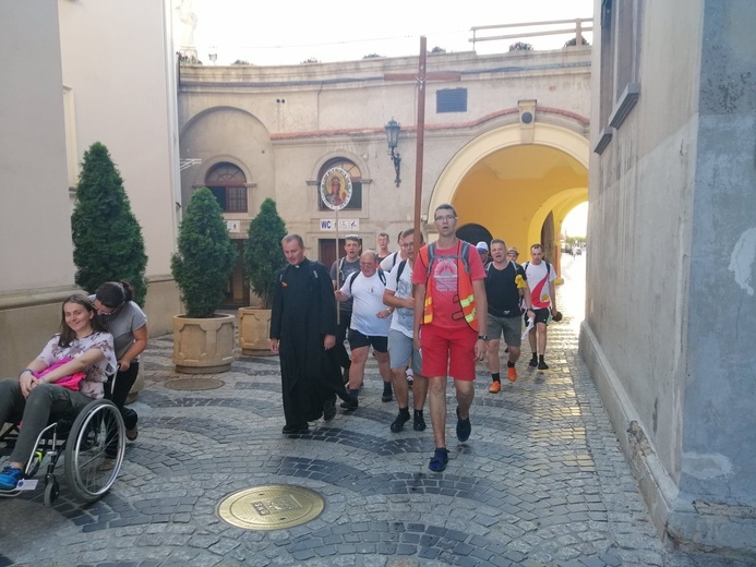 Klerycka pielgrzymka doszła na Jasną Górę