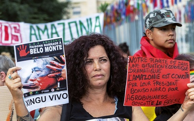 Ekolodzy protestują na całym świecie. Na zdjęciu manifestacja w Genewie.