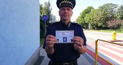 Chorzów doświetli przejścia dla pieszych. Strażnicy na razie będą upominać za parkowanie obok przejść i skrzyżowań