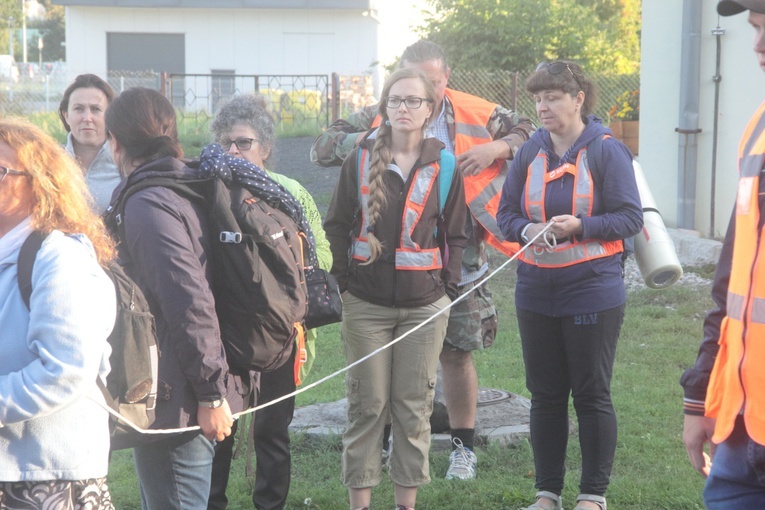 Pieszo i na wózkach - do Matki