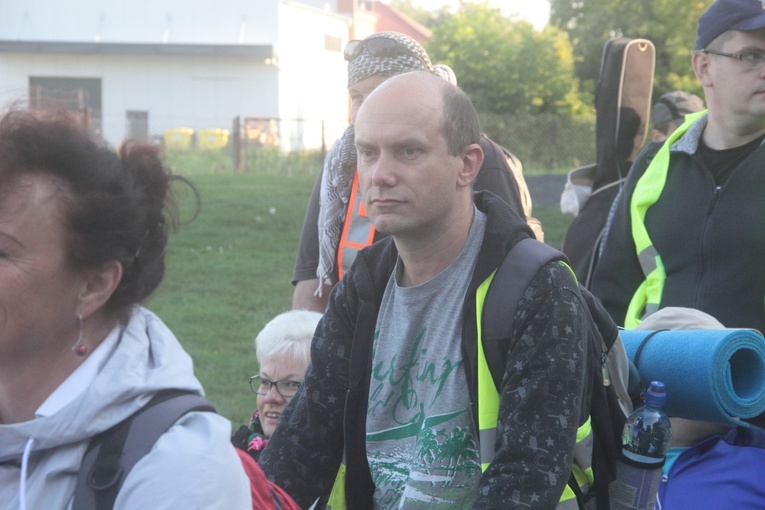 Pieszo i na wózkach - do Matki