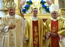 Od lewej: bp Andrzej Jeż, ks. Roman Marek i bp Mirosław Gucwa.