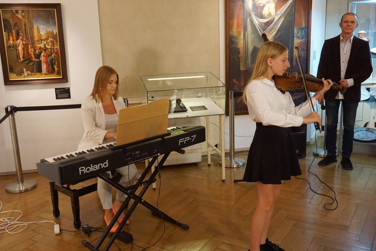 Wystawa dzieł ze zbiorów KUL w Dzierżoniowie