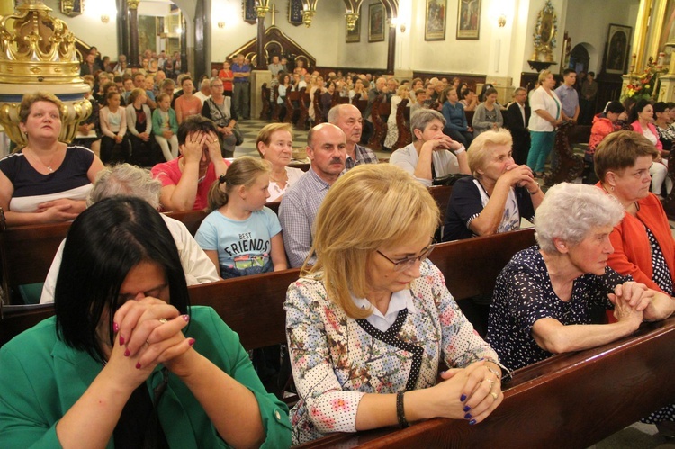 Młodzież u Matki Bożej Zawadzkiej