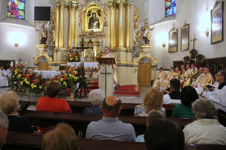 Młodzież u Matki Bożej Zawadzkiej