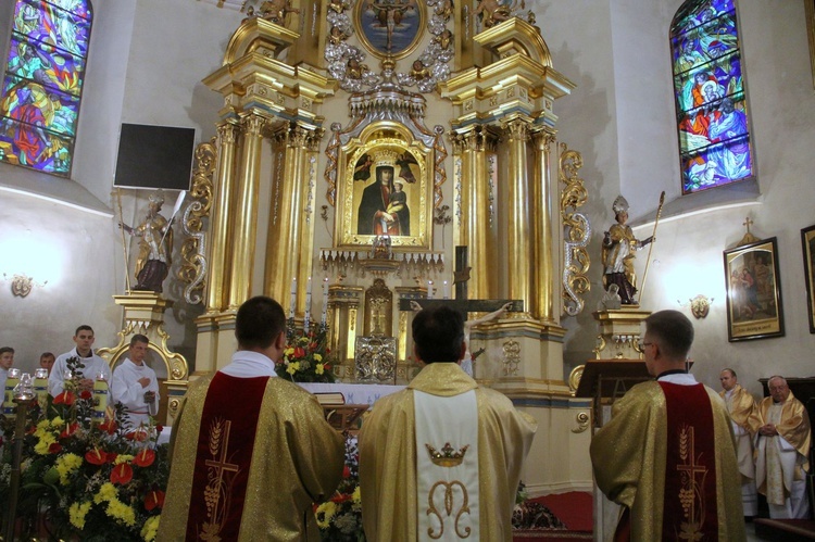 Młodzież u Matki Bożej Zawadzkiej