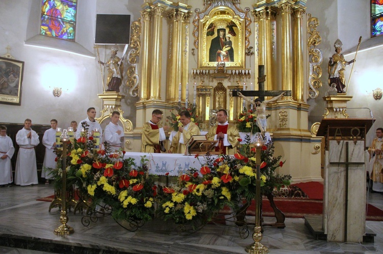 Młodzież u Matki Bożej Zawadzkiej