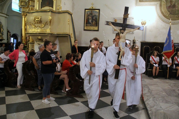 Młodzież u Matki Bożej Zawadzkiej