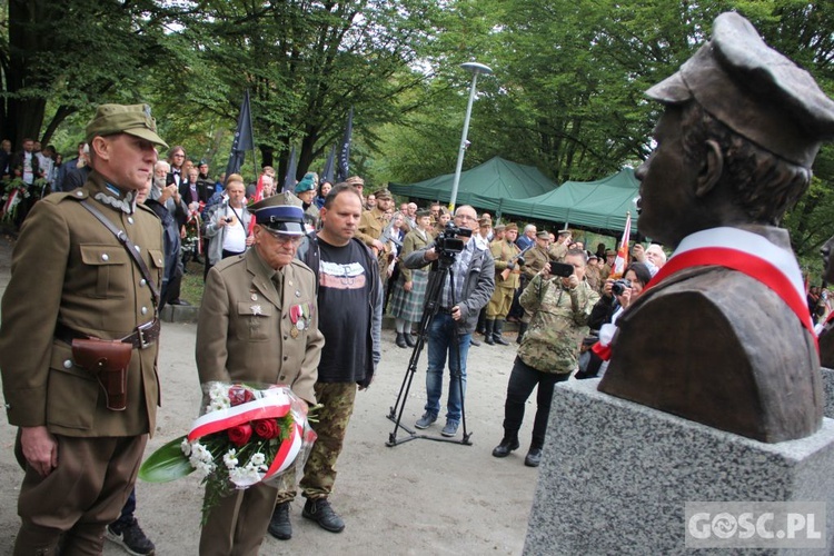 Odsłonięcie popiersi Żołnierzy Niezłomnych w Głogowie
