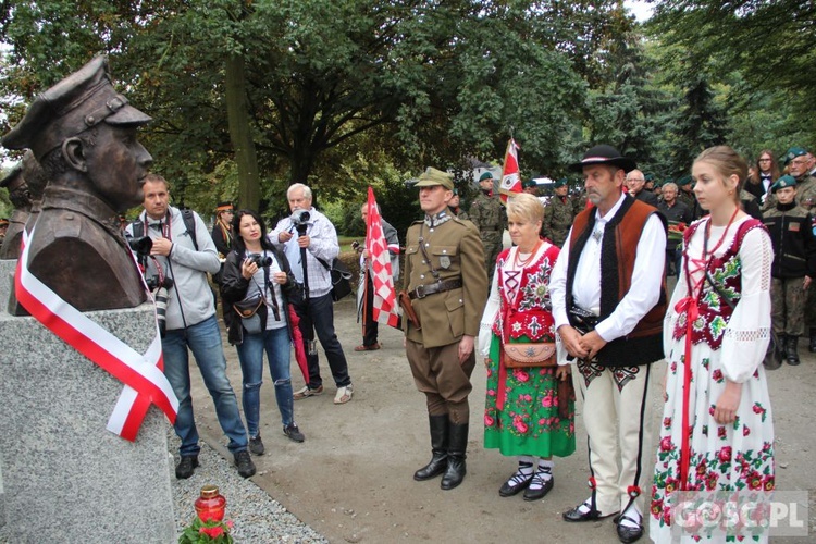 Odsłonięcie popiersi Żołnierzy Niezłomnych w Głogowie