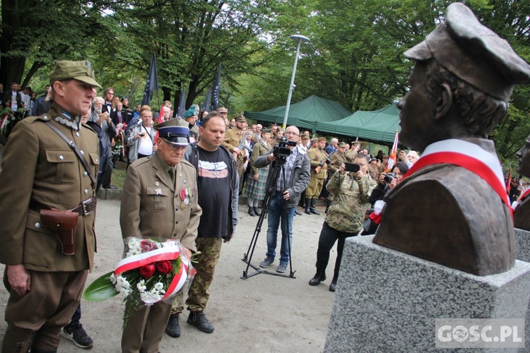 Odsłonięcie popiersi Żołnierzy Niezłomnych w Głogowie