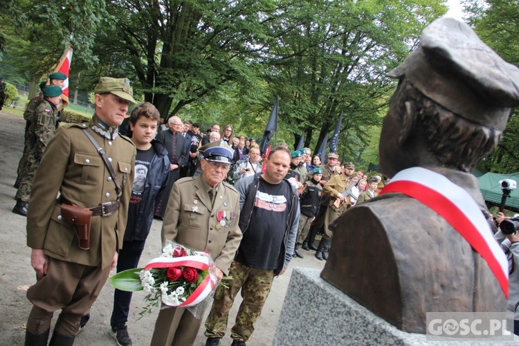 Odsłonięcie popiersi Żołnierzy Niezłomnych w Głogowie