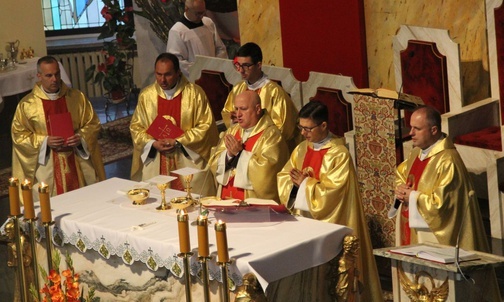 Bp Piotr Greger przewodniczył Mszy św. na rozpoczęcie nowego roku katechetycznego w bielskim kościele NSPJ.