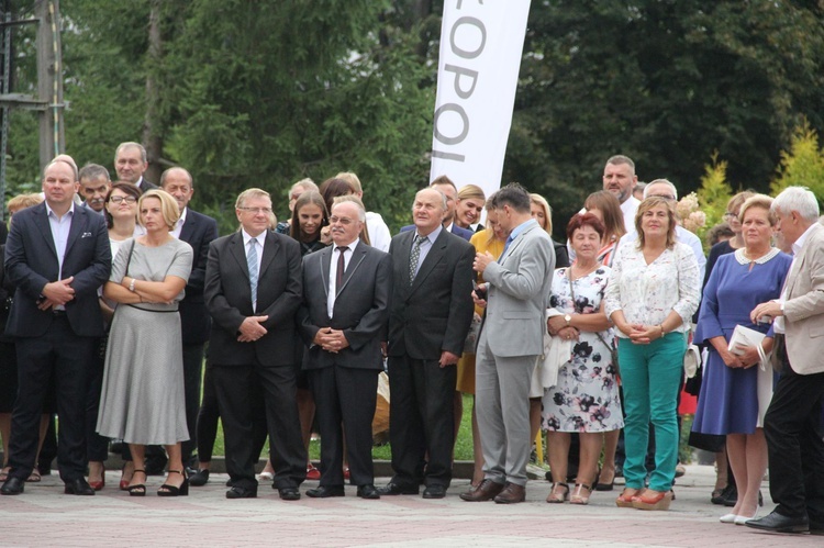 Bobowa. Błogosławieństwo odnowionego kościoła w 680. rocznicę lokacji miasta