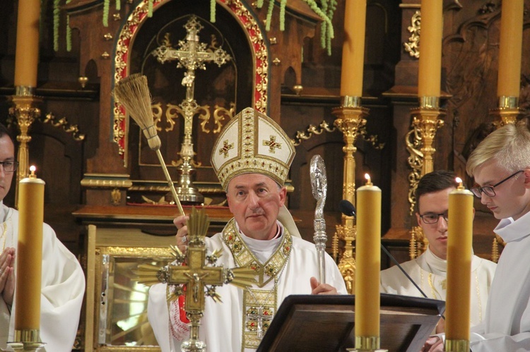 Bobowa. Błogosławieństwo odnowionego kościoła w 680. rocznicę lokacji miasta