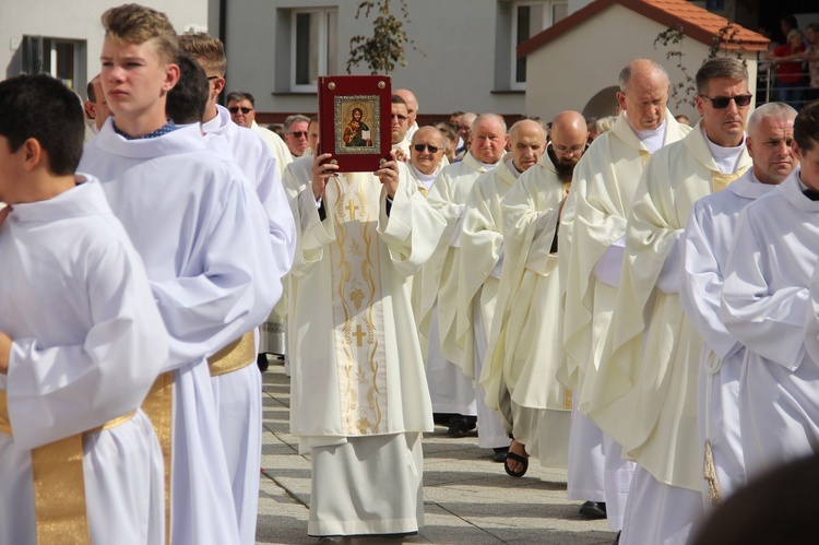 Bobowa. Błogosławieństwo odnowionego kościoła w 680. rocznicę lokacji miasta