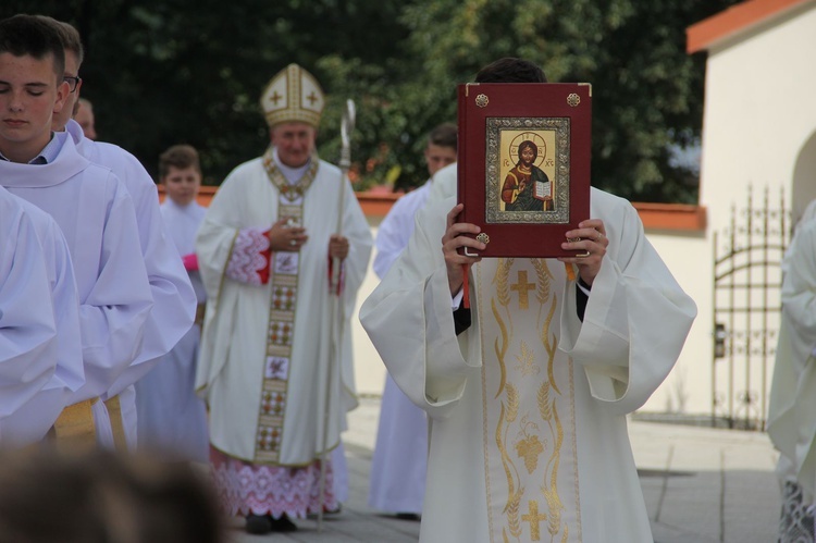 Bobowa. Błogosławieństwo odnowionego kościoła w 680. rocznicę lokacji miasta