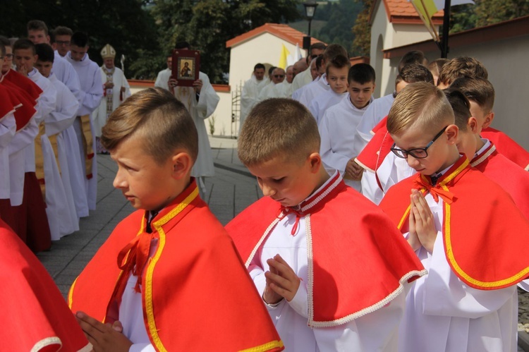 Bobowa. Błogosławieństwo odnowionego kościoła w 680. rocznicę lokacji miasta