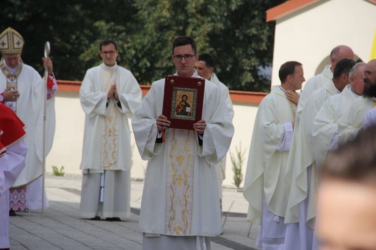 Bobowa. Błogosławieństwo odnowionego kościoła w 680. rocznicę lokacji miasta