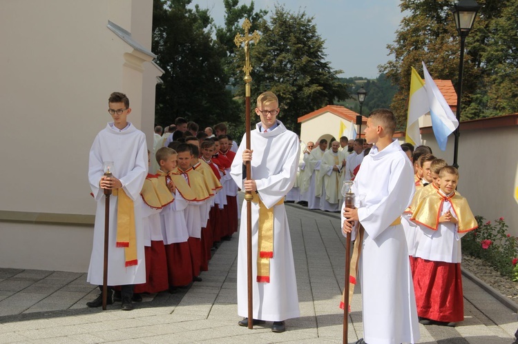 Bobowa. Błogosławieństwo odnowionego kościoła w 680. rocznicę lokacji miasta