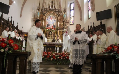 Bobowa zdobyła się na szaleństwo. Dziś świętuje i głosi wieść światu