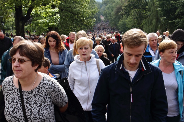 Pielgrzymka Rodzin do Kalwarii Zebrzydowskiej 2019 - Droga Krzyżowa