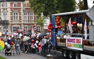 Ulicami Wałcza przeszedł Marsz dla Życia i Rodziny