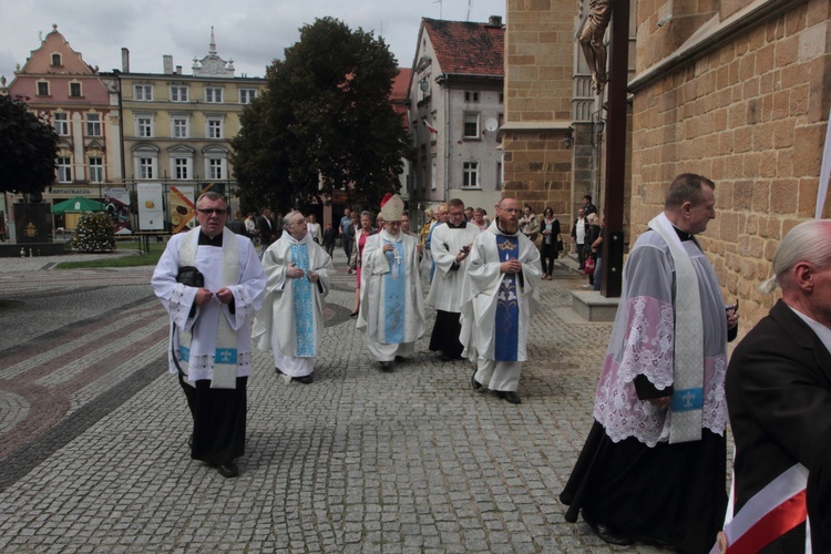 Odpust z św. Michałem Archaniołem w tle