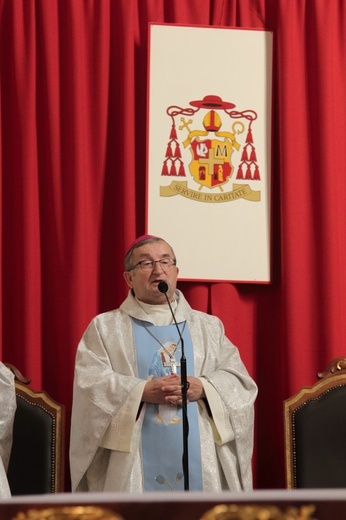 Odpust z św. Michałem Archaniołem w tle