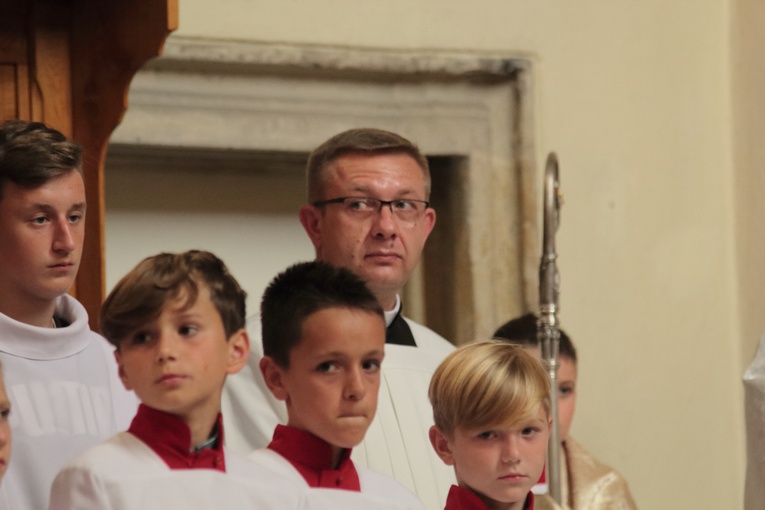 Odpust z św. Michałem Archaniołem w tle