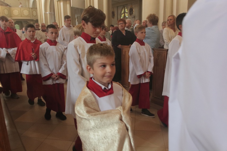 Odpust z św. Michałem Archaniołem w tle