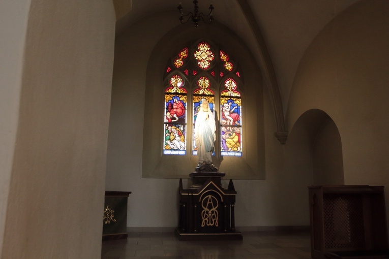 Odpust z św. Michałem Archaniołem w tle